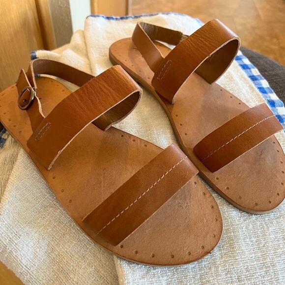 FRYE women’s leather size 9 sandals, flats with adjustable strap - Picture 3 of 10